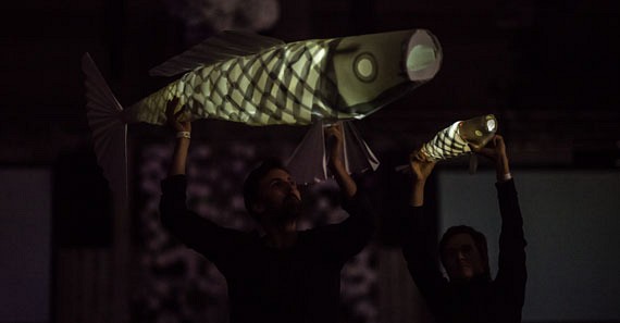 A mutatványok után Remsey Dávid különleges Lampion-tenger Performance-a következett, ahol a megvilágított, papírból készült díszletek bűvölték el a közönséget.